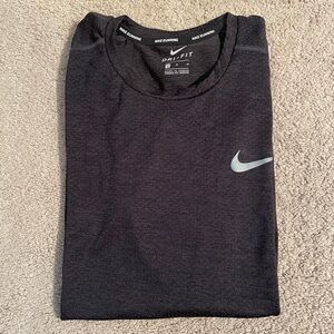 Nike running dry fit men’s M dark gray